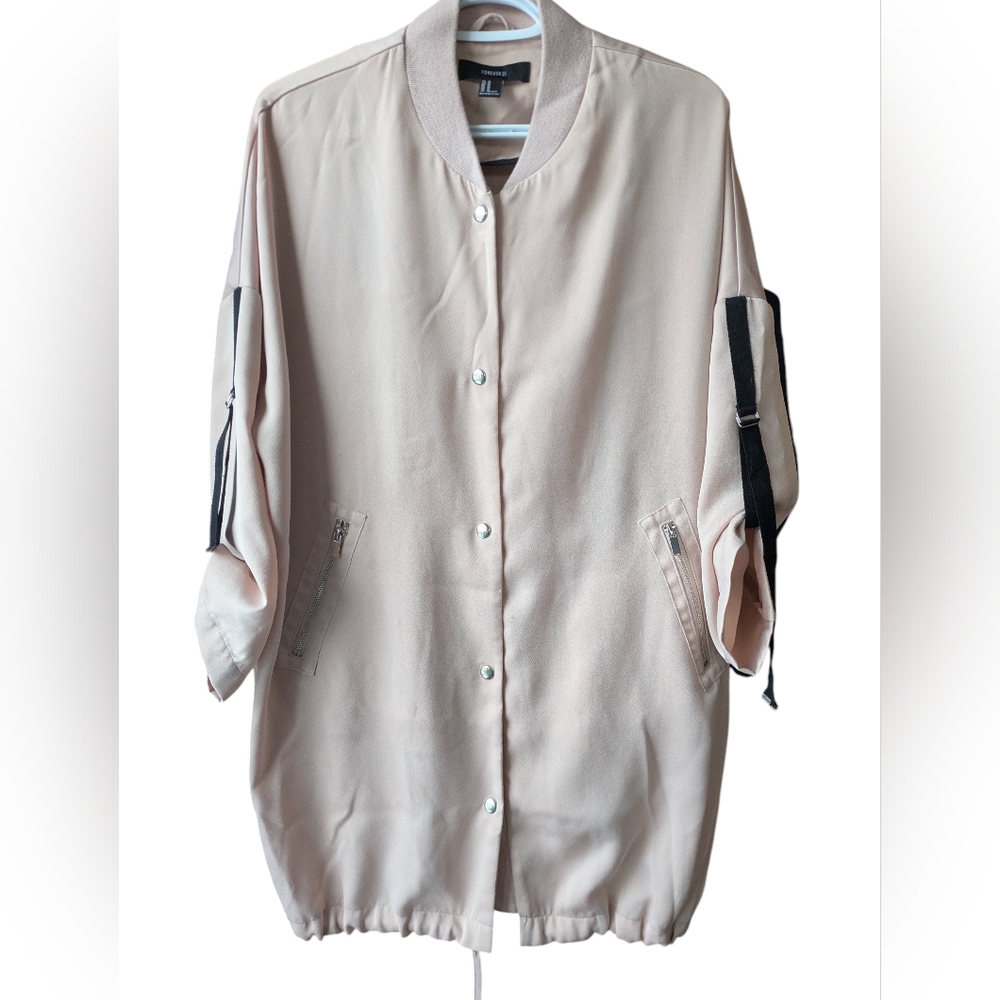 🌞4/20$ Forever 21 Cream Bomber Jacket with Black Accents